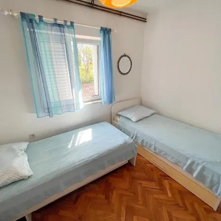 Charmante In Mit Grill, Garten Und Terrasse Apartment Jadranovo