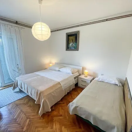 Διαμέρισμα Charmante In Mit Grill, Garten Und Terrasse *