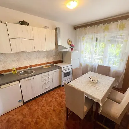 Apartment Charmante In Mit Grill, Garten Und Terrasse Jadranovo